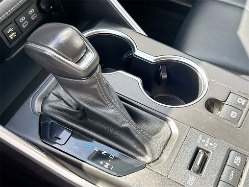 Used 2022 Toyota Highlander XLE image 16