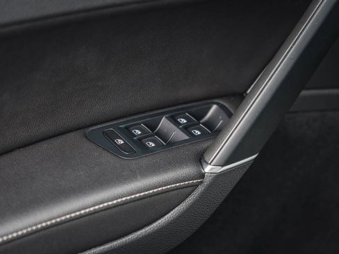 Used 2018 Volkswagen Golf R 4-Door image 38