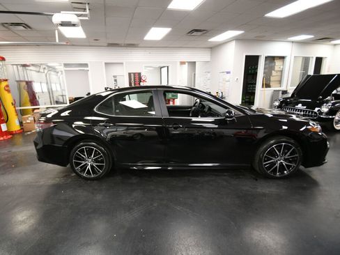 Certified 2024 Toyota Camry SE image 8