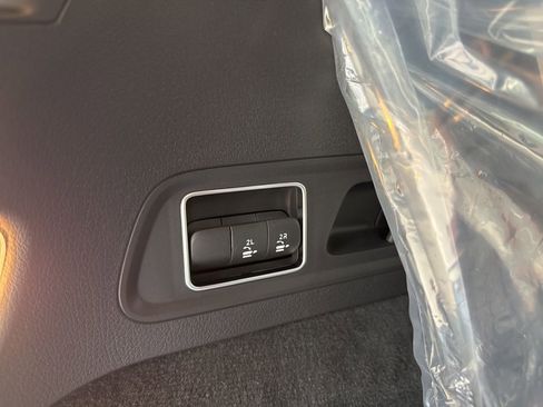 Certified 2025 Mercedes-Benz GLS 450 4MATIC image 35