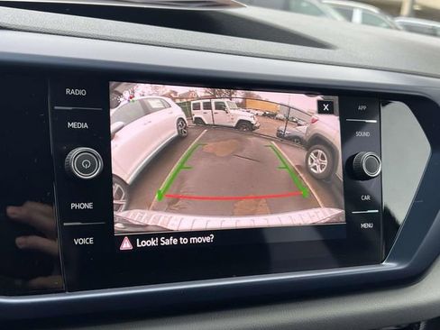 Certified 2022 Volkswagen Taos SE image 28