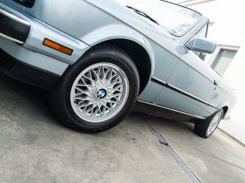 Used 1990 BMW 325i Convertible RWD image 4