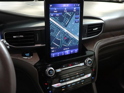 Used 2022 Ford Explorer Platinum w/ Technology Package image 25