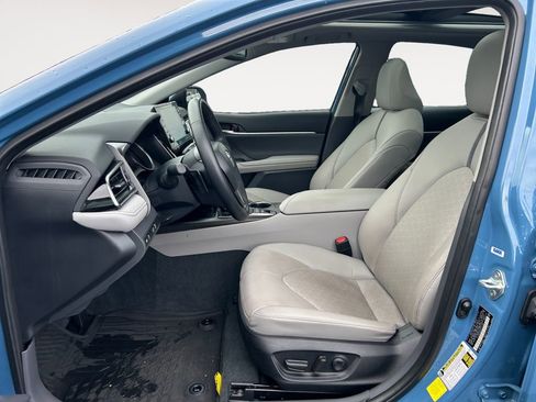 Used 2023 Toyota Camry XSE image 15