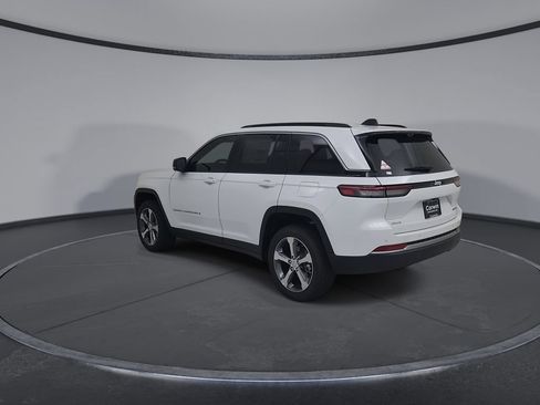 New 2026 Jeep Grand Cherokee Limited w/ Luxury Tech Group II AWD/4WD image 11