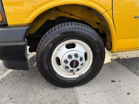 Used 2020 GMC Savana 3500 Extended w/ Driver Convenience Package image 21