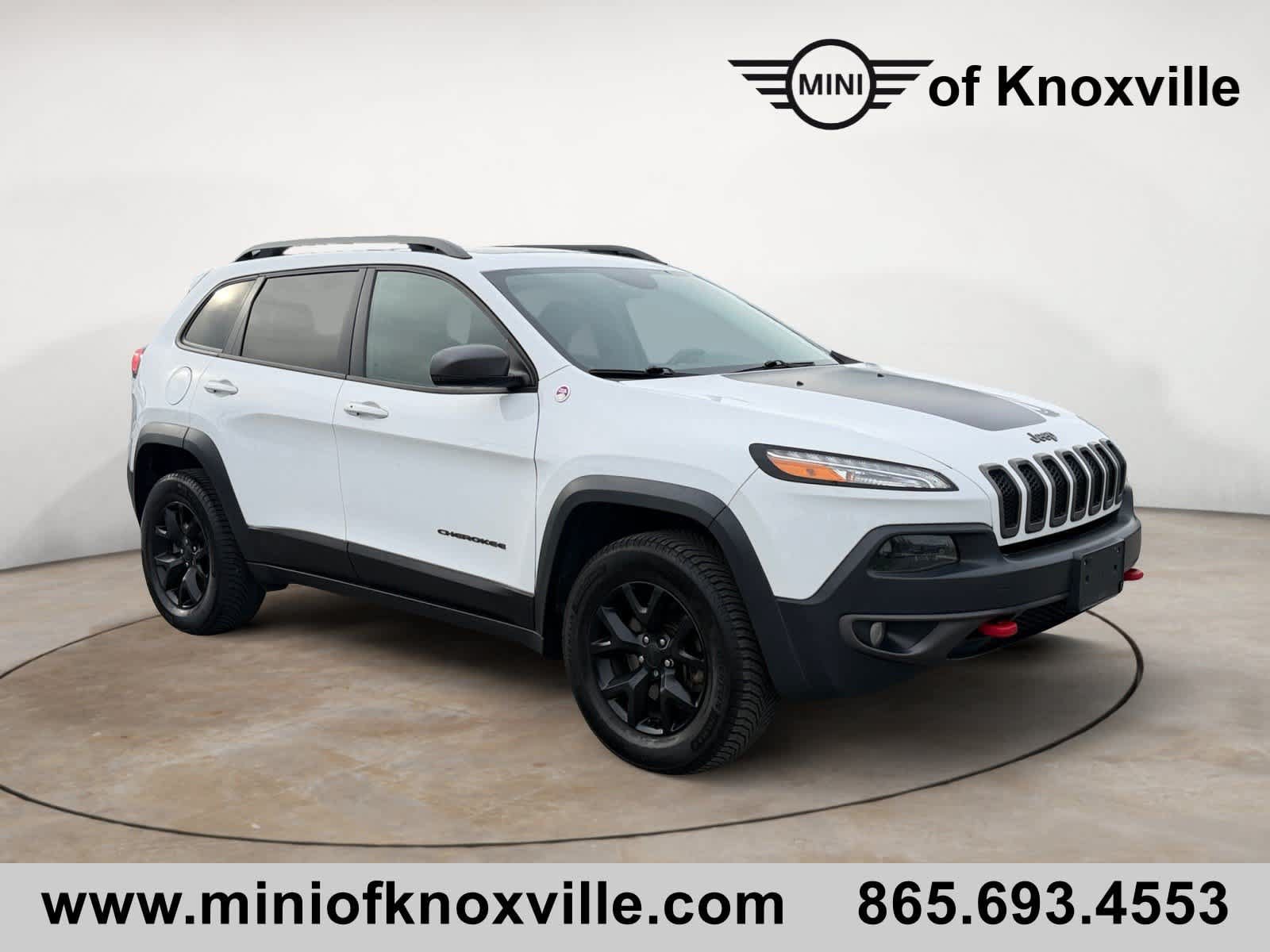 Used 2017 Jeep Cherokee Trailhawk AWD/4WD image 1