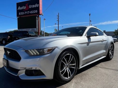 Used 2017 Ford Mustang Premium image 4