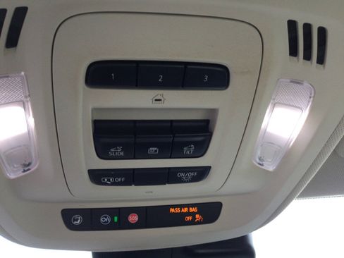 Used 2023 Buick Envision Avenir AWD/4WD image 19