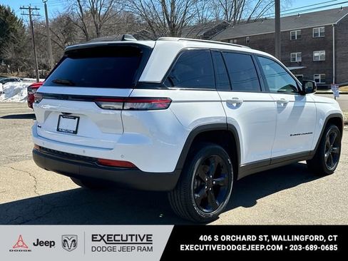 Used 2023 Jeep Grand Cherokee Altitude image 4