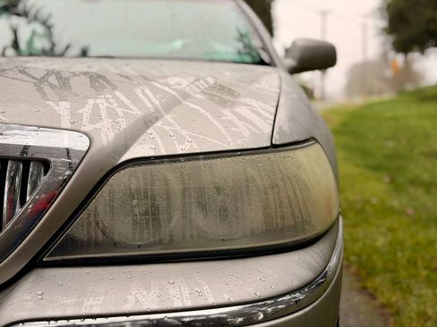 Used 2005 Lincoln Town Car Signature image 12