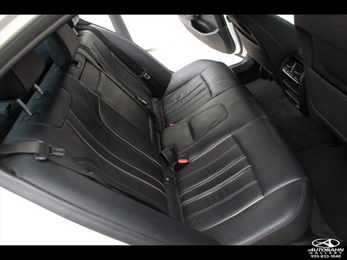 Used 2019 BMW 530e w/ M Sport Package image 39