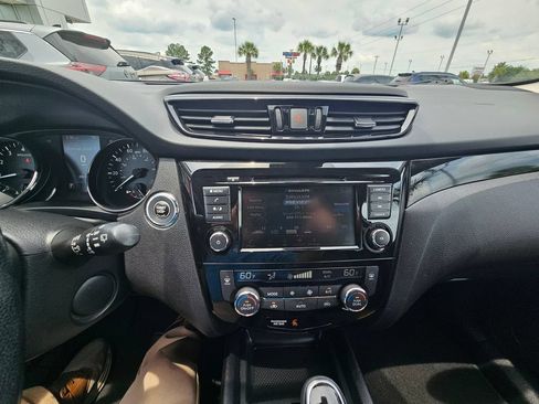 Used 2021 Nissan Rogue Sport SV AWD/4WD image 18