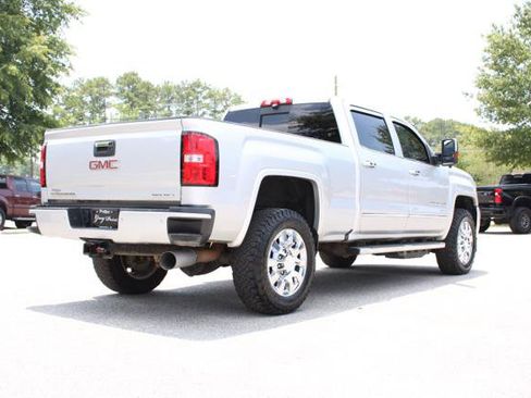 Used 2019 GMC Sierra 2500 Denali w/ Duramax Plus Package AWD/4WD image 5