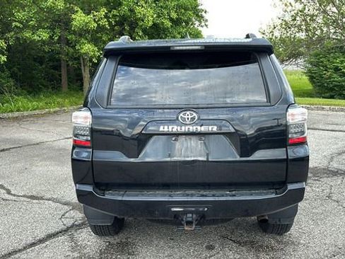 Used 2023 Toyota 4Runner SR5 Premium w/ Moonroof Package AWD/4WD image 31