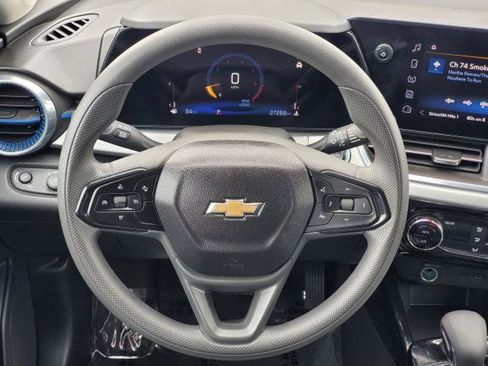 Used 2025 Chevrolet Trax LT FWD image 22