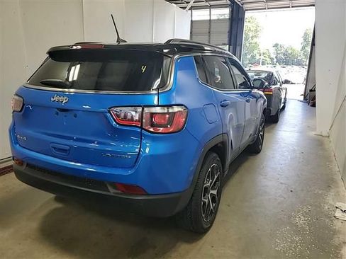 Used 2025 Jeep Compass Limited AWD/4WD image 3