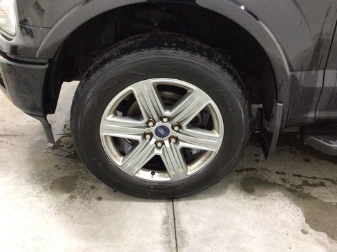 Used 2018 Ford F150 Lariat w/ Equipment Group 502A Luxury AWD/4WD image 8