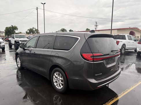 Used 2023 Chrysler Pacifica Touring-L FWD image 24