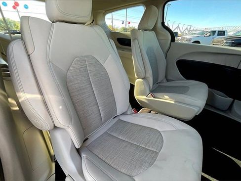 Used 2017 Chrysler Pacifica Touring Plus image 29