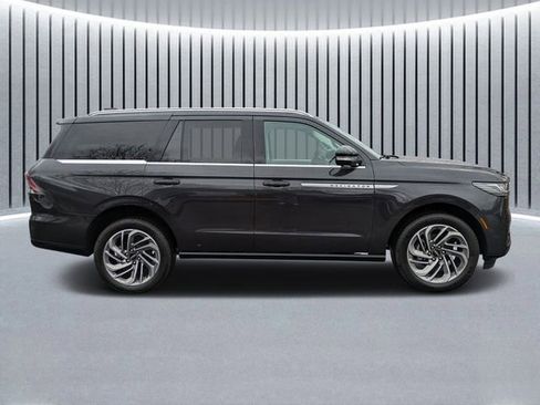 New 2026 Lincoln Navigator Reserve AWD/4WD image 2