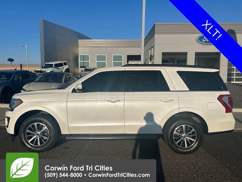 Used 2018 Ford Expedition XLT w/ Equipment Group 201A AWD/4WD image 4