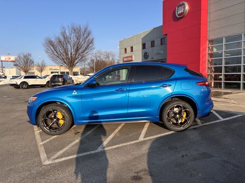 Used 2019 Alfa Romeo Stelvio Quadrifoglio w/ Convenience Package image 6