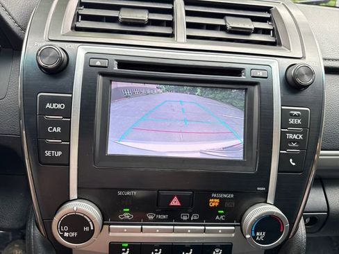 Used 2014 Toyota Camry SE FWD image 17