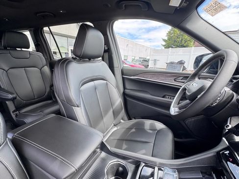 New 2026 Jeep Grand Cherokee L Limited w/ Limited Altitude Package AWD/4WD image 20