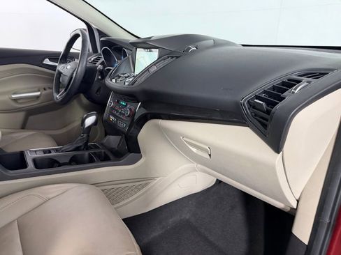 Used 2019 Ford Escape Titanium image 32