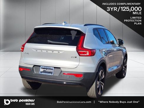 Used 2023 Volvo XC40 B5 Plus w/ Climate Package image 25