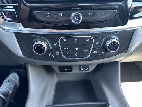 Used 2019 Chevrolet Traverse LT w/ LT Premium Package image 12