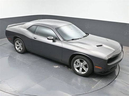 Used 2022 Dodge Challenger SXT image 29