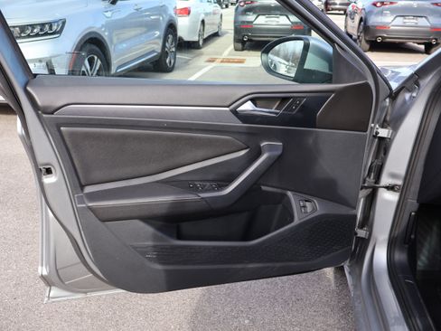 Used 2024 Volkswagen Jetta SE w/ Panoramic Sunroof Package image 19