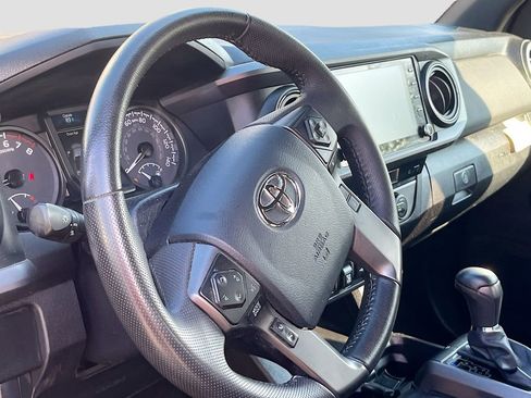 Used 2023 Toyota Tacoma TRD Sport AWD/4WD image 9