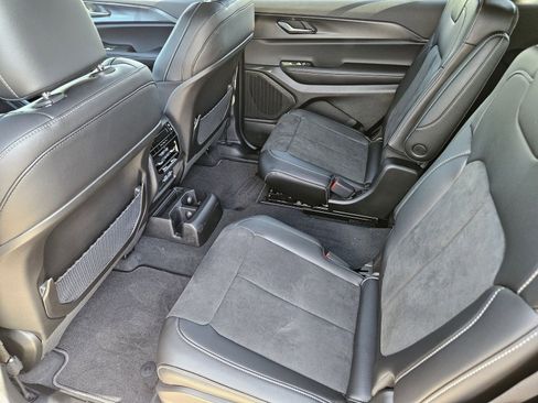 New 2025 Jeep Grand Cherokee L Altitude image 30