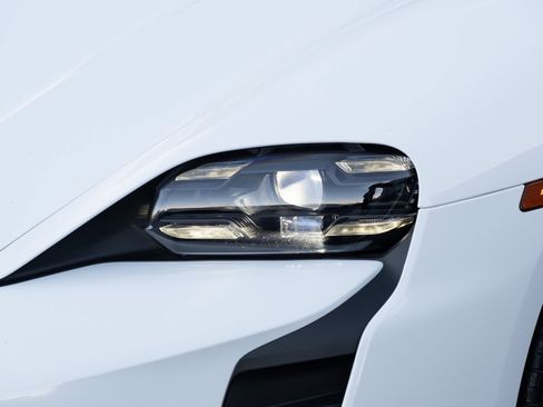 Used 2024 Porsche Taycan GTS image 22