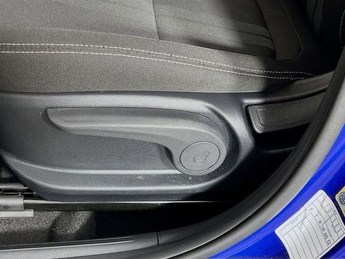 Used 2025 Hyundai Venue SEL FWD image 11