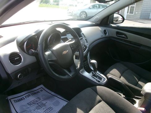 Used 2014 Chevrolet Cruze LS FWD image 12