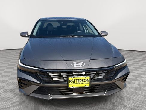 Used 2025 Hyundai Elantra Limited FWD image 2
