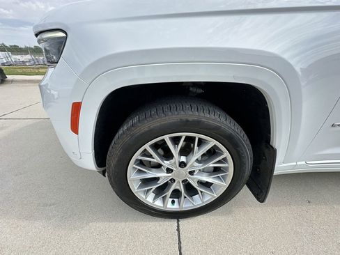 Used 2023 Jeep Grand Cherokee Summit AWD/4WD image 34