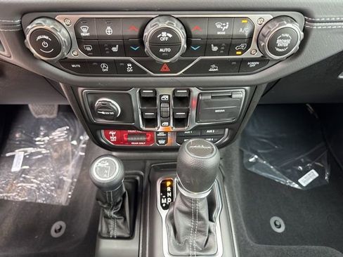 New 2025 Jeep Gladiator Rubicon w/ Convenience Group image 18