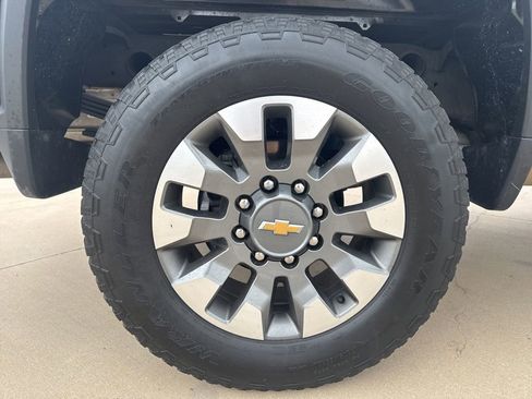 Used 2023 Chevrolet Silverado 2500 Custom w/ Custom Value Package AWD/4WD image 10