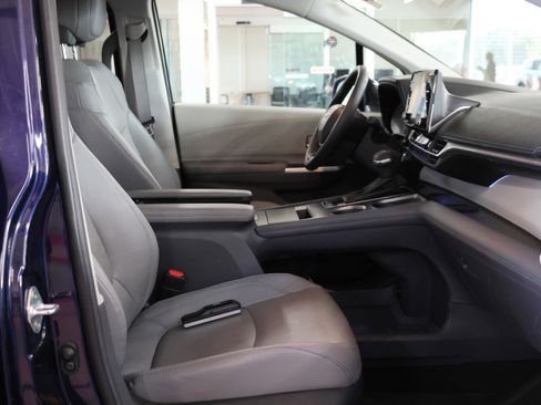 Used 2023 Toyota Sienna Limited AWD/4WD image 39