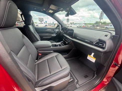 New 2026 Chevrolet Traverse LT w/ Sun and Wheel Package FWD image 16