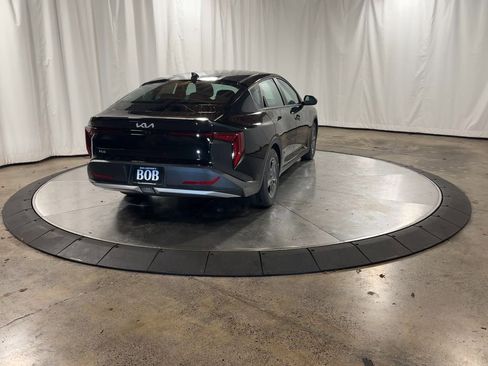 New 2025 Kia K4 LXS image 9
