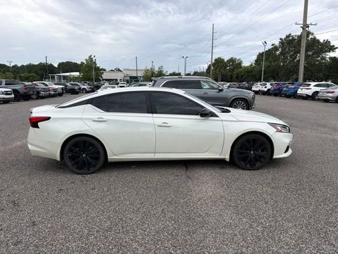 Used 2022 Nissan Altima 2.5 SR w/ Midnight Edition Package FWD image 4