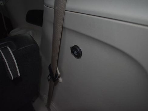 Used 2020 Chrysler Voyager Lxi image 12