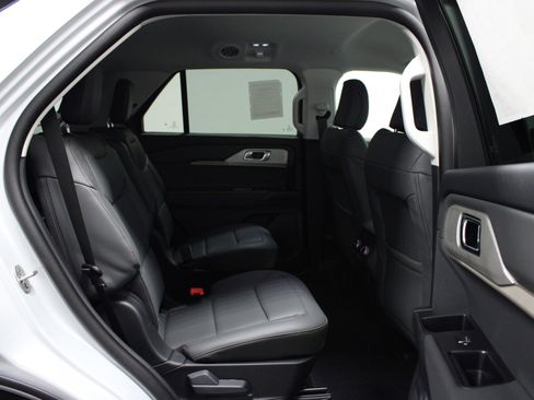 New 2026 Ford Explorer Active w/ Active Comfort Package image 16