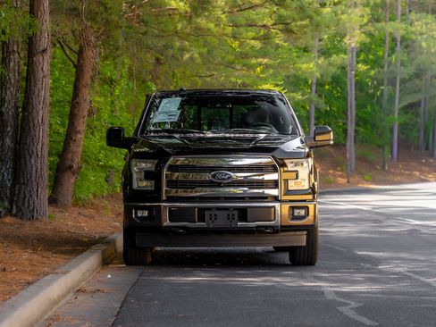 Used 2017 Ford F150 King Ranch w/ Equipment Group 601A Luxury AWD/4WD image 35